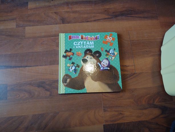 Książka z puzzlami Masza i niedźwiedź czytam i układam