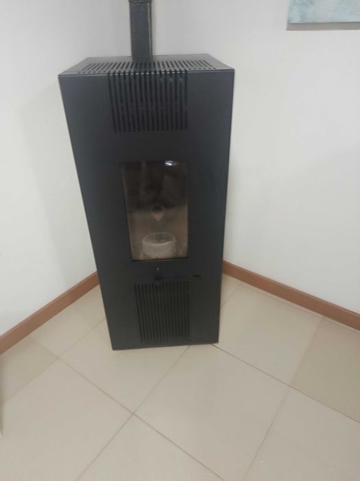 Vendo Salamandra em segunda mão, com tubos incluídos e garantia