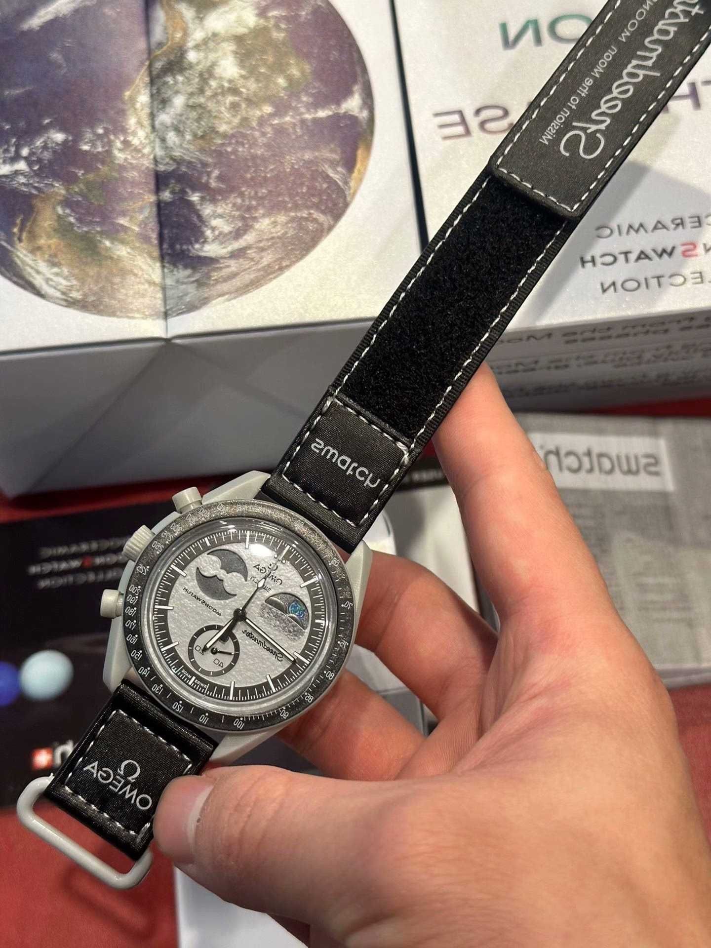Omega Swatch Faza Ziemi SO33M700 - zegarek do codzienności