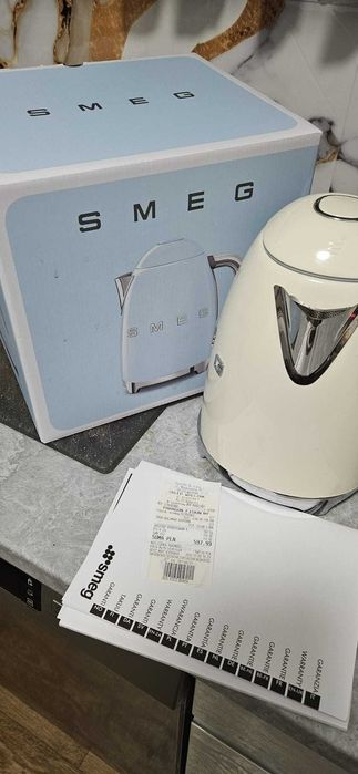 Czajnik Smeg Kremowy