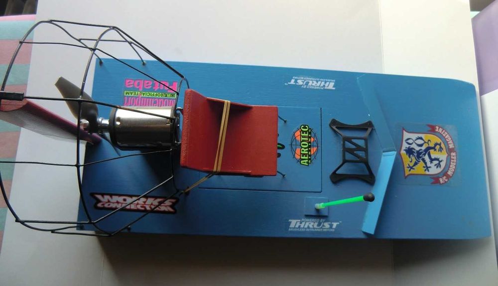 Hidrodeslizador balsa;motor Graupner 6308 Speed 500SP 8,4v;ler anuncio