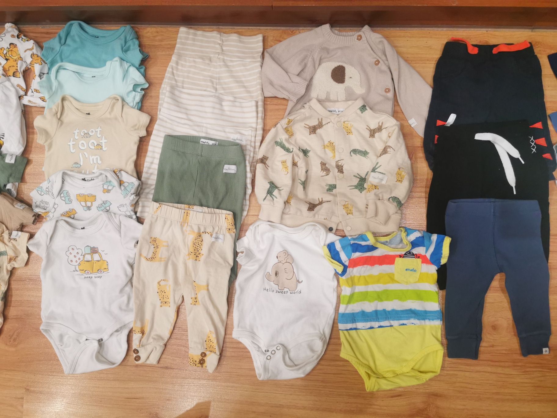 Duża paczka ubranek dla chłopca 68 body spodnie bluzy