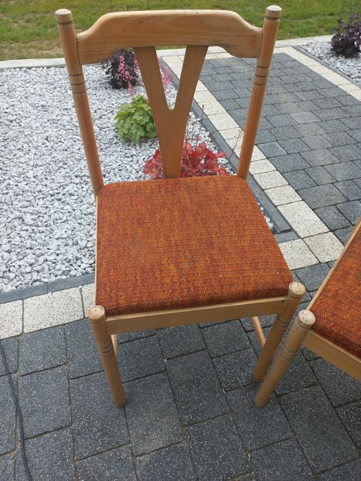 Krzesla w style Retro