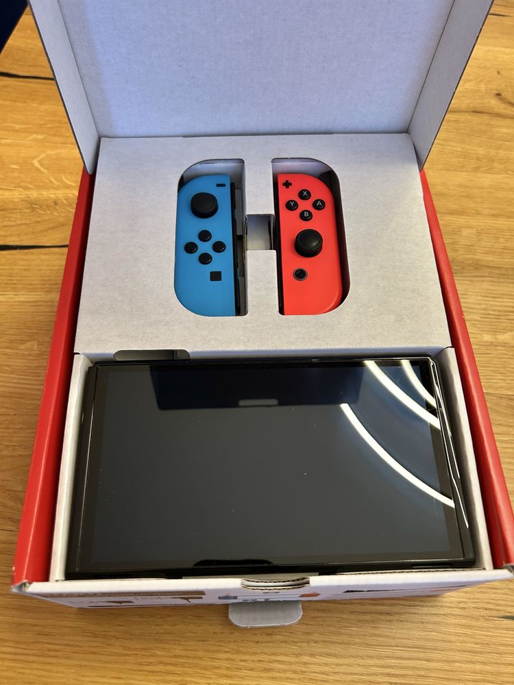 Konsola Nintendo Switch Oled Zestaw + Pokrowiec