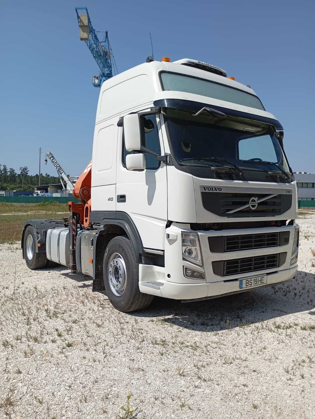 Volvo Fm com grua