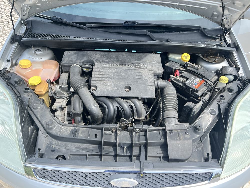 Ford Fiesta carro bom