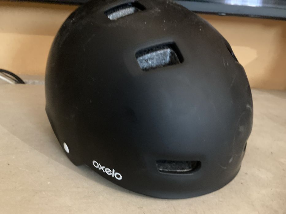 2 capacetes de proteção em jom estado