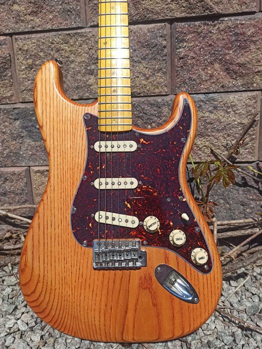 Lutniczy stratocaster, świetne brzmienie, świetny wygląd. Zamiana
