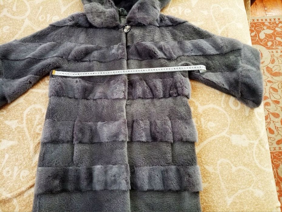 норкові шуби дві