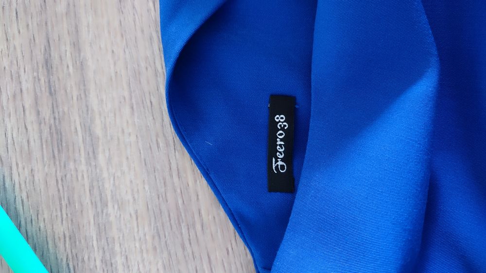 Elegancka niebieska sukienka na wesele, okazję 36