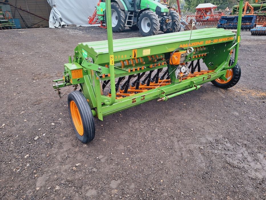 Siewnik zbożowy Amazone D8 Special 3m stan bdb  nie hassia isaria