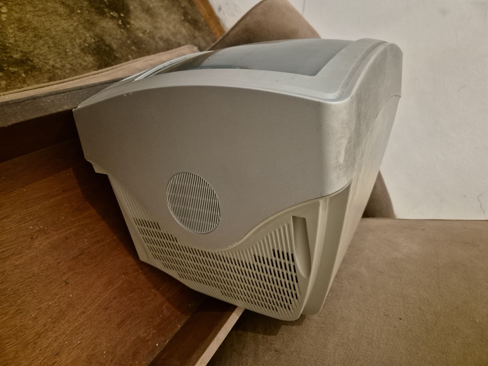 Tv de quarto com fixador de parede