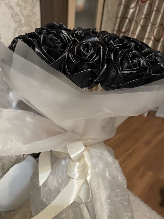 Букет чорних троянд з атласу. Великий.
