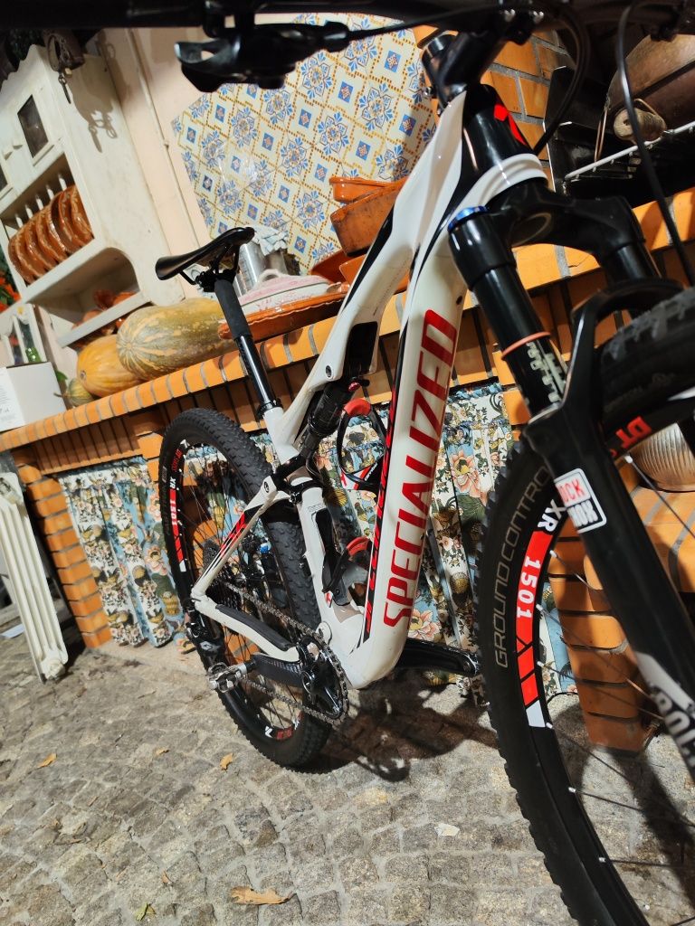 Specialized Epic Comp Carbono
Amortecedor Fox Brain 
Suspensão Rocksho