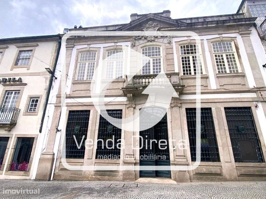 Prédio em propriedade total, destinado a comércio e serviços. IMOVE...