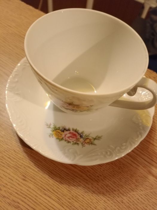 Chávena com pires de porcelana CV