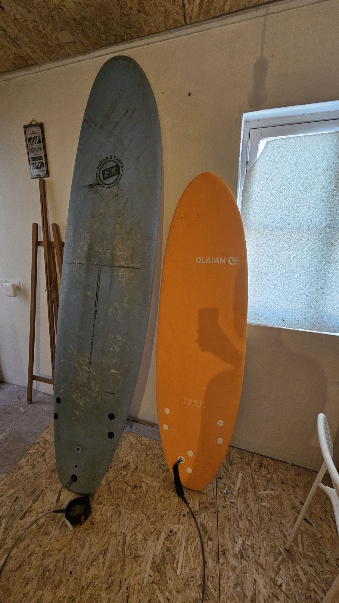 Prancha surf, uma de iniciação  adulto  e outra de criança