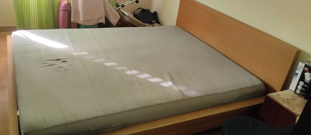 Cama + colchão casal (Vialonga)