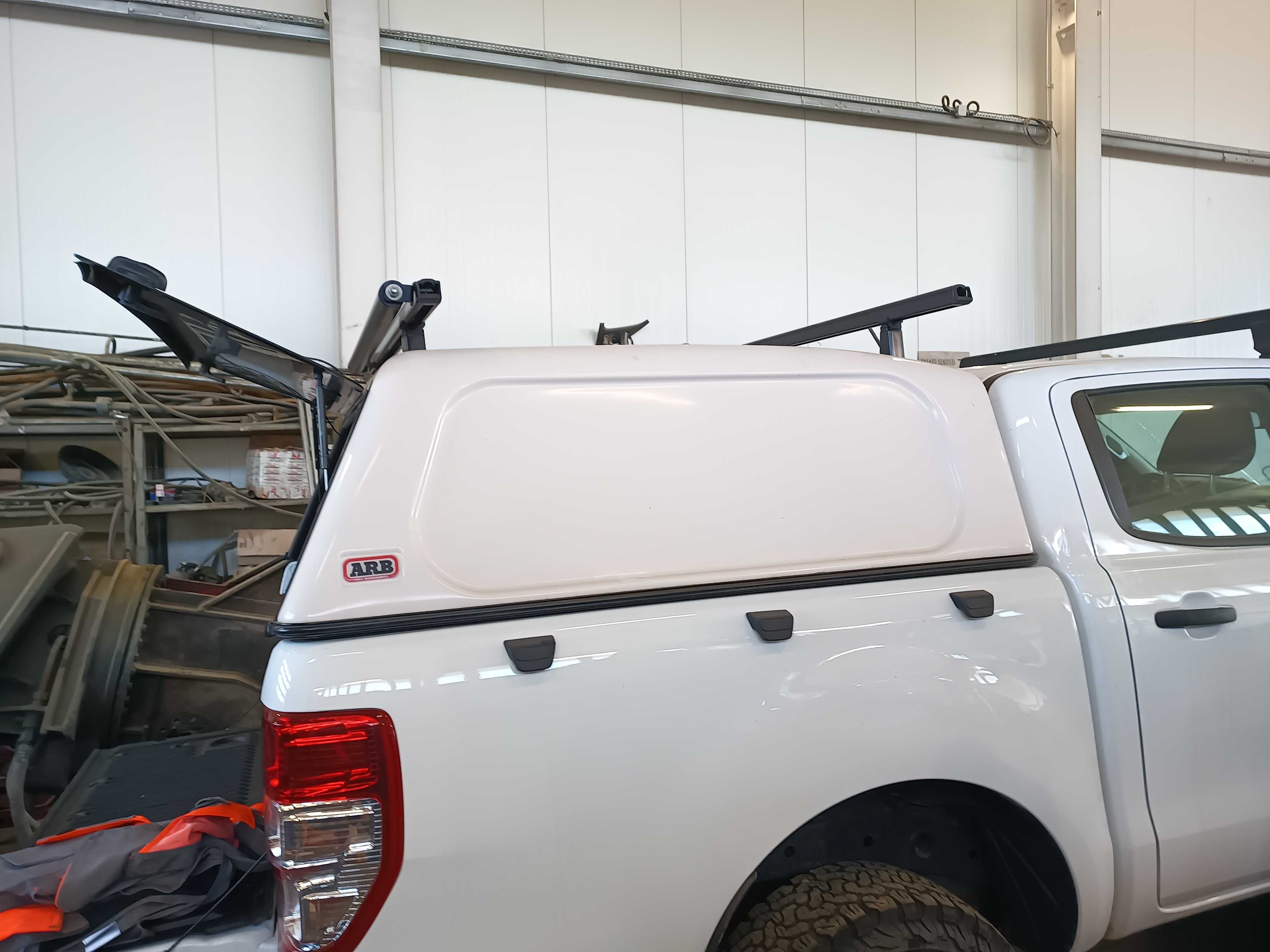 Hardtop zabudowa na pakę ARB Ford Ranger 12-22 plus Rhino Rack z rolką