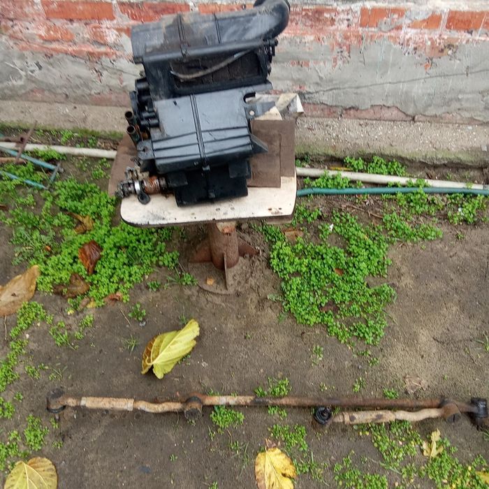 Продам на Исузу миди кузов можно по отдельности