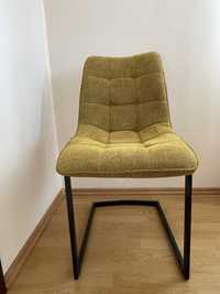 Krzesła musztardowe tapicerowane
