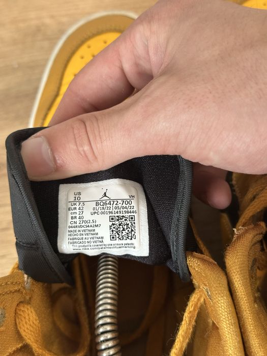Чоловічі Кросівки Nike Air Jordan 1 Mid sz 42 BQ6472-700