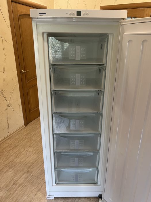 Морозильна камера Liebherr GP 2733