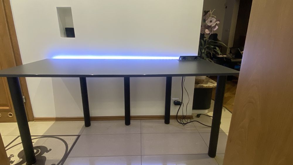 Biurko pod komputer elektryka led