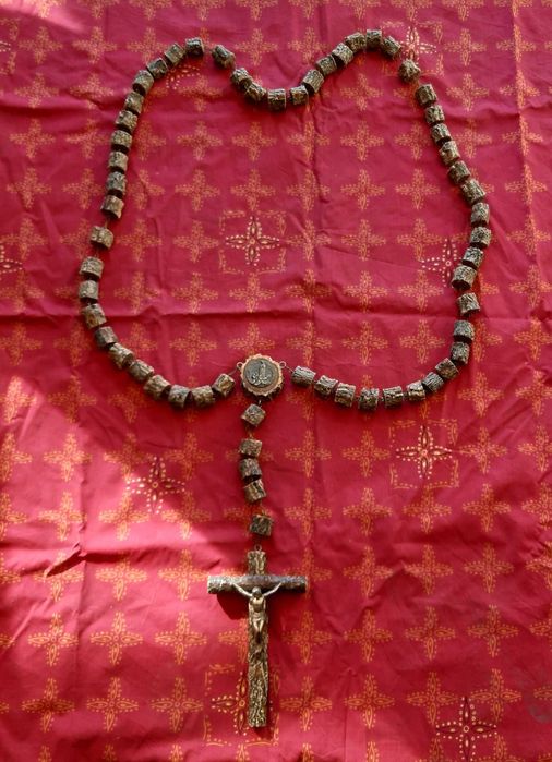 Antigo Terço feito com madeira de sobreiro e elaborado artesanalmente