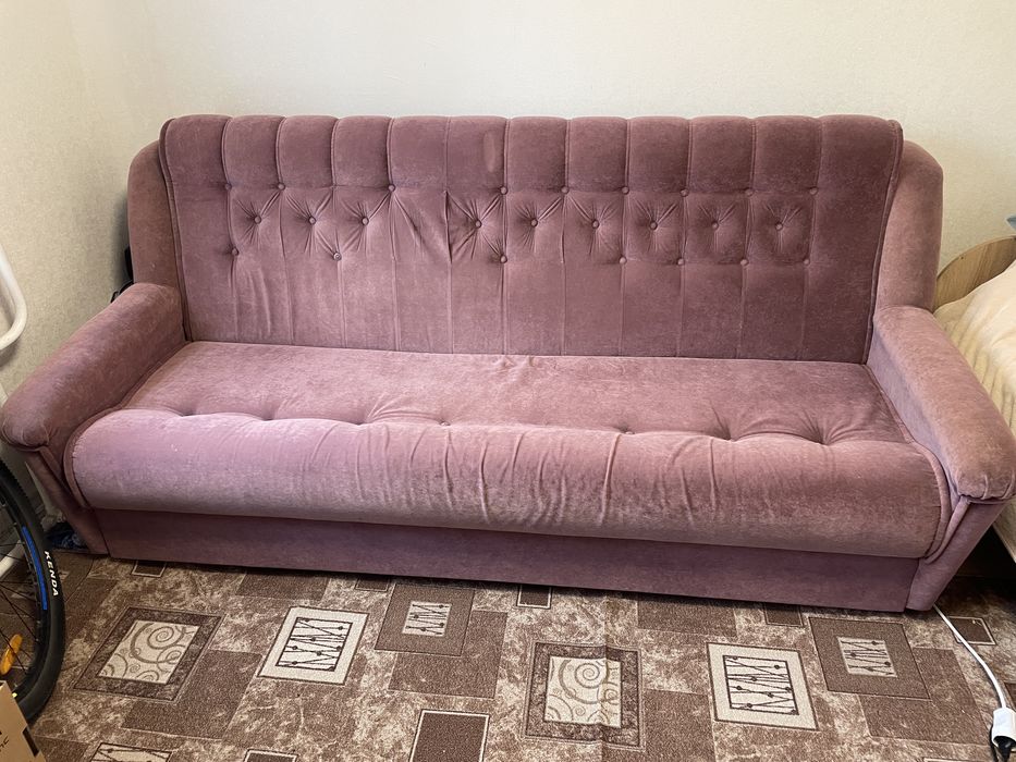 Диван в хорошому стані