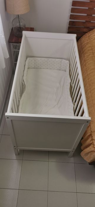 Berço Sundvik Ikea.