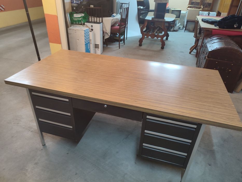 Grande Secretária antiga em ferro