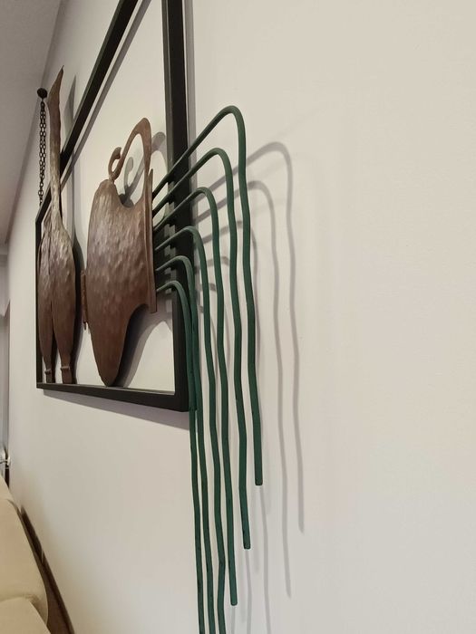 Quadro decorativo em ferro com três jarras