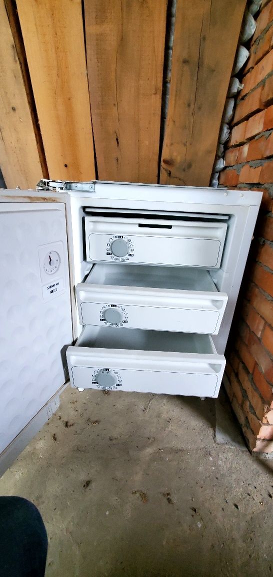 Продам морозілку Сіменс.
