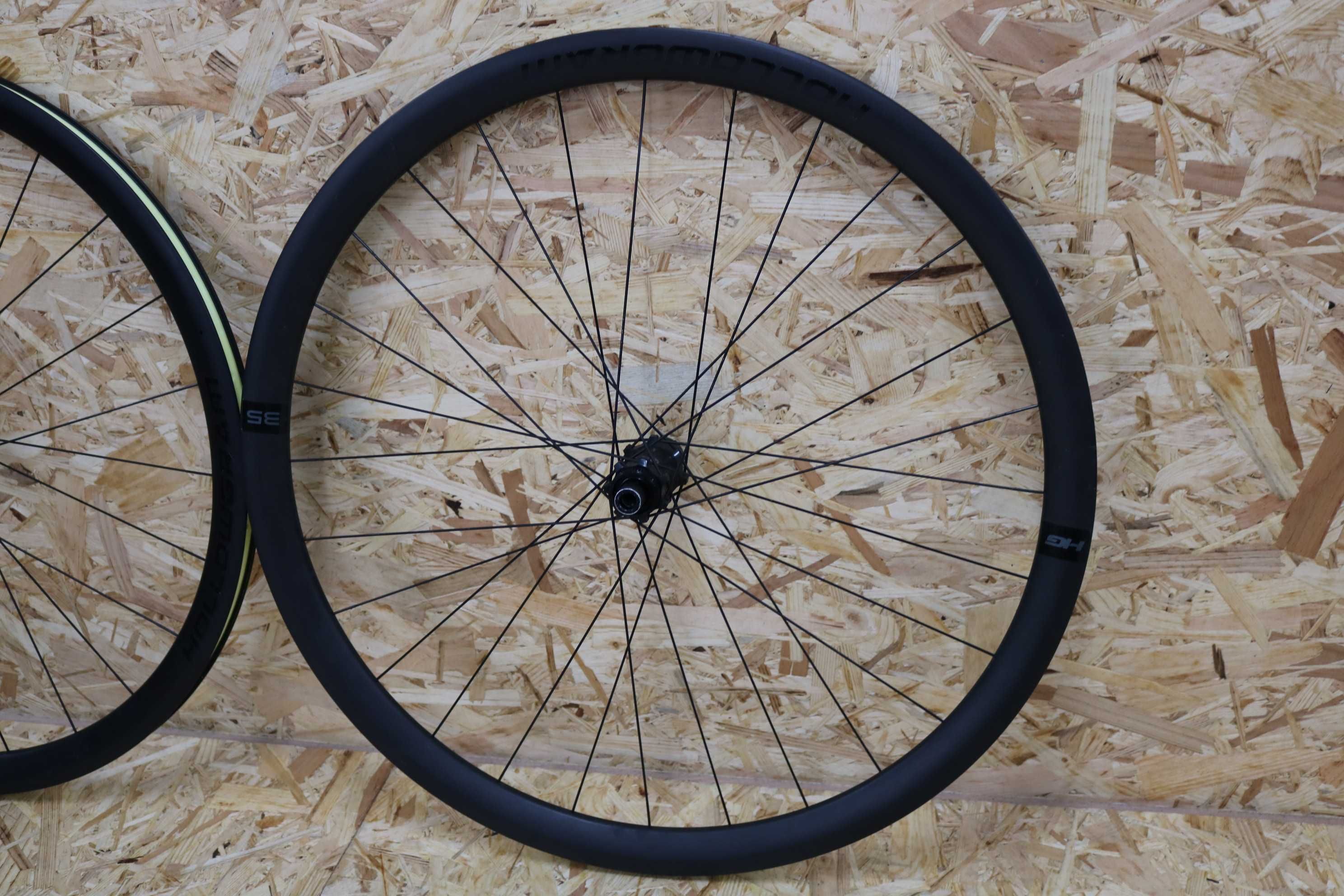 Rodas carbono disco Hollowgram HG35 - tubeless ou câmara de ar