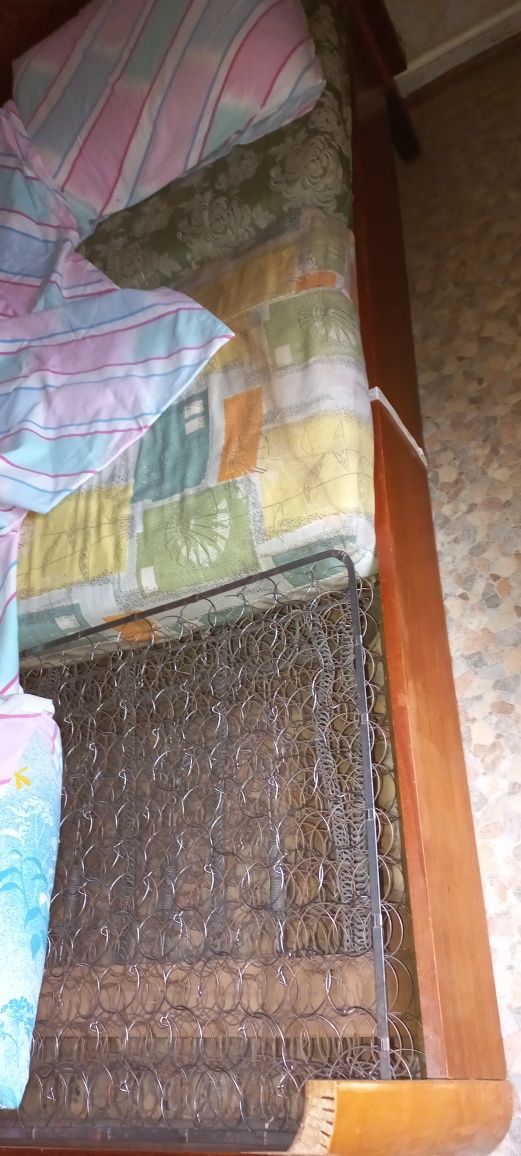 Продам  кровать и трюмо с зеркалами