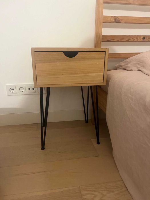 Cama Tarva c/ Estrado, Colchão e Mesa Cabeceira ZaraHome