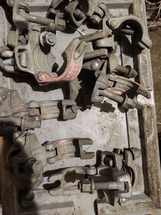 Złącza krzyżowe Lahyer  w większosci  jak nowe do rusztowań rur