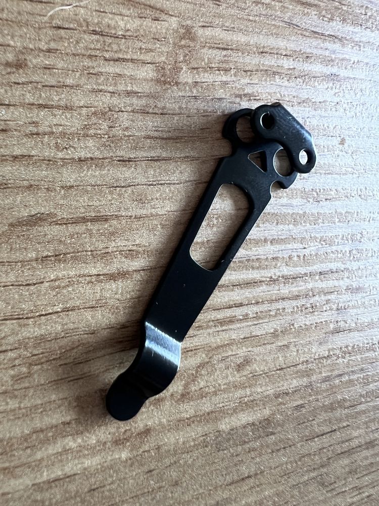 Klips deep carry do noży Daggerr Spyderco Benchmade