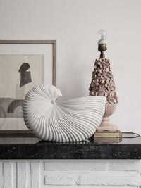 Wazon ceramiczny w kształcie muszli Shell 32x23x19cm Form Living