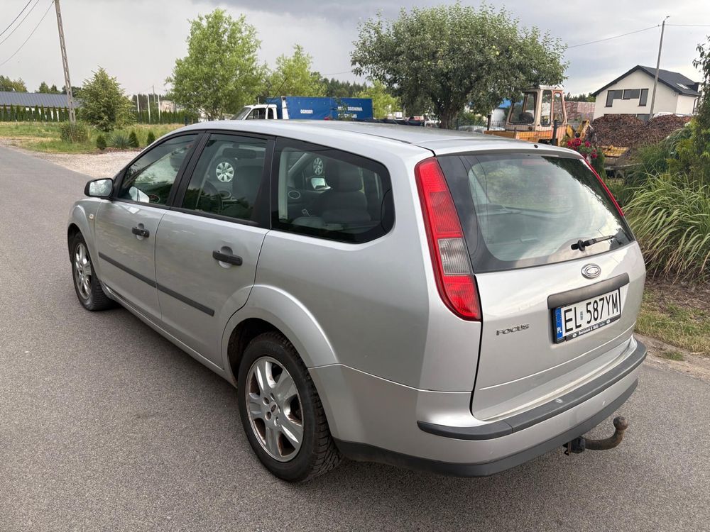 Ford Focus_2005r_1.8 benzyna_Hak_Kombi