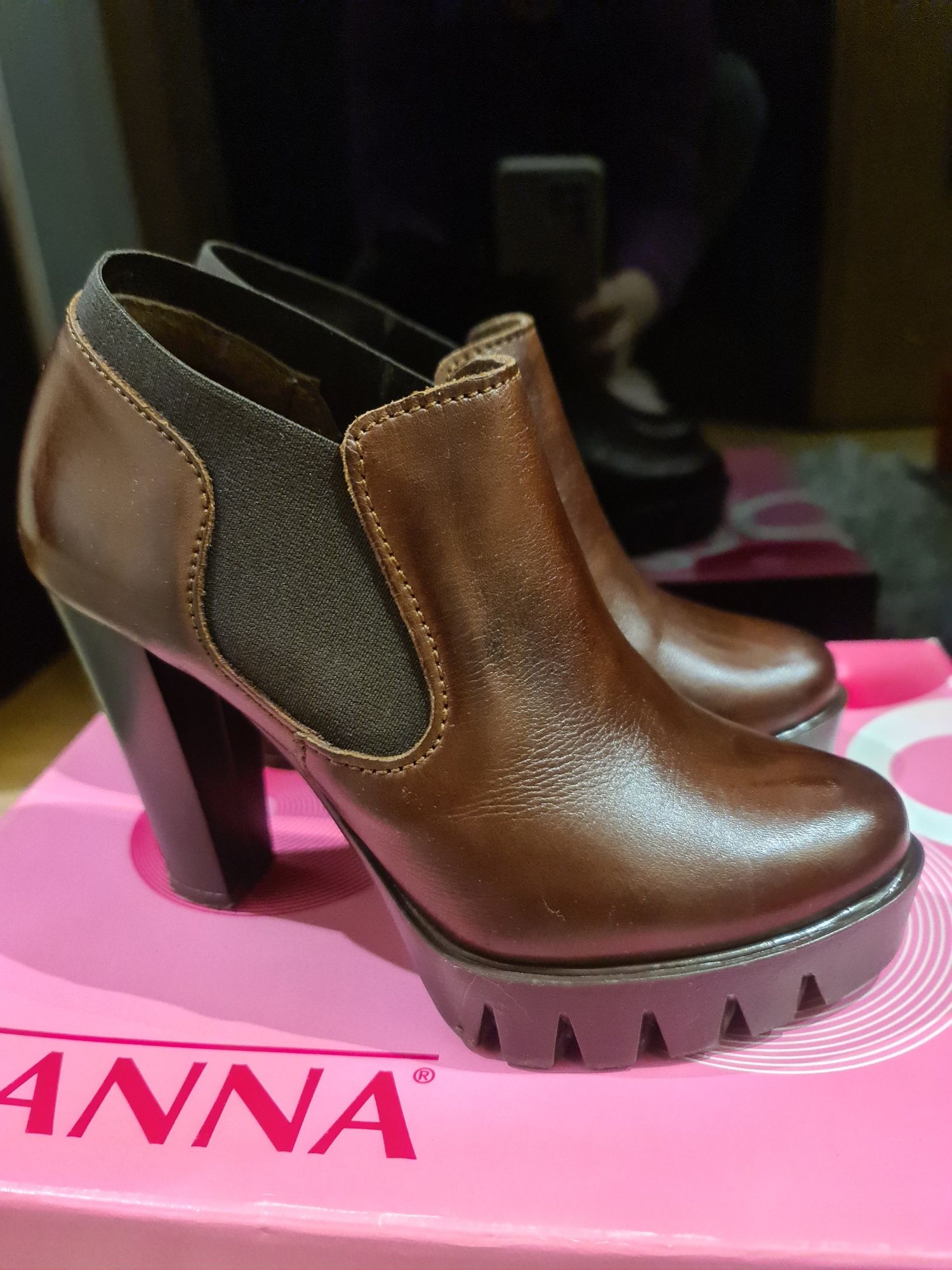 Botins Gianna castanhos T.35