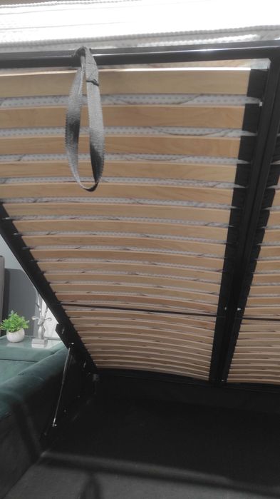 Łóżko tapicerowane 160x200 dużym z pojemnikiem i materacem