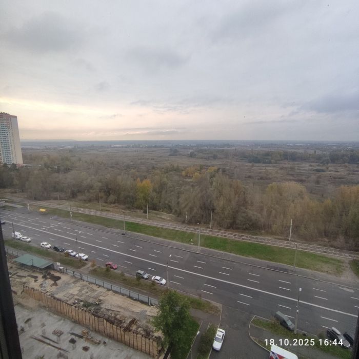 Здам кімнату дівчині/молодій жінці (можна з котиком) на Троєщині.