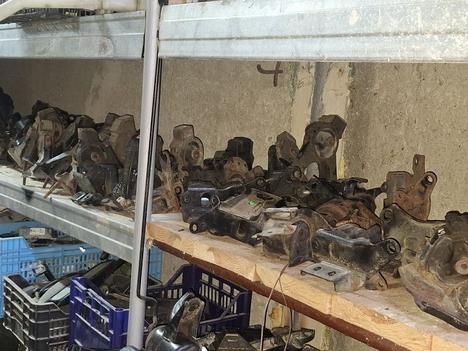 Подушка моторна двигуна  ліва права нижня верхня Avensis T25 (T250) 20