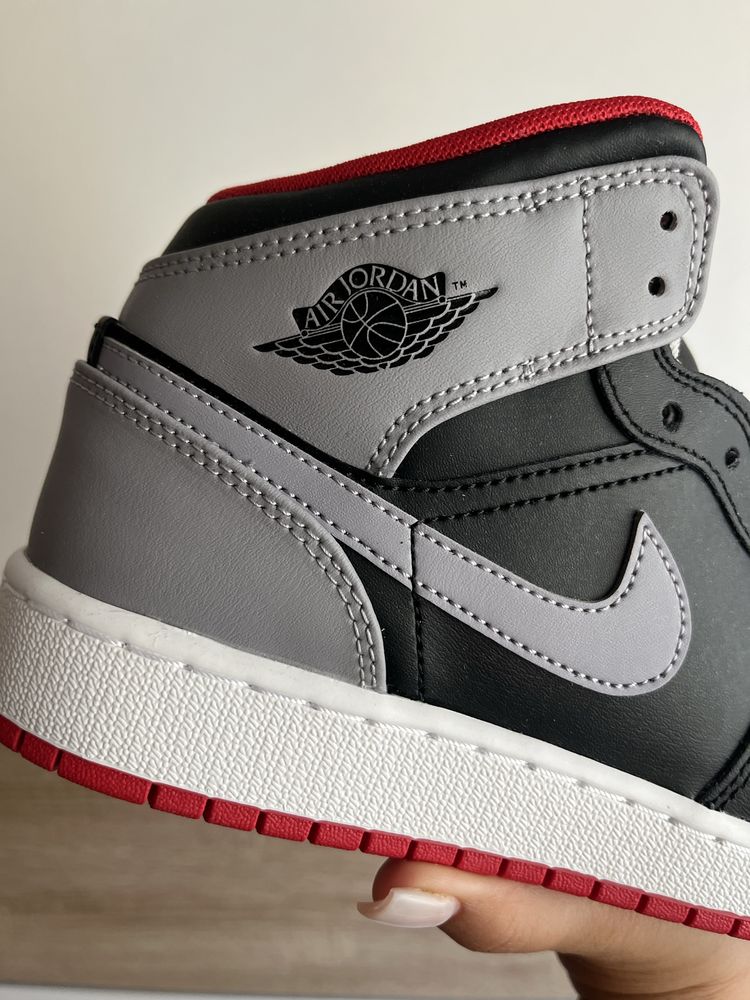 Jordan 1 mid Bred Shadow