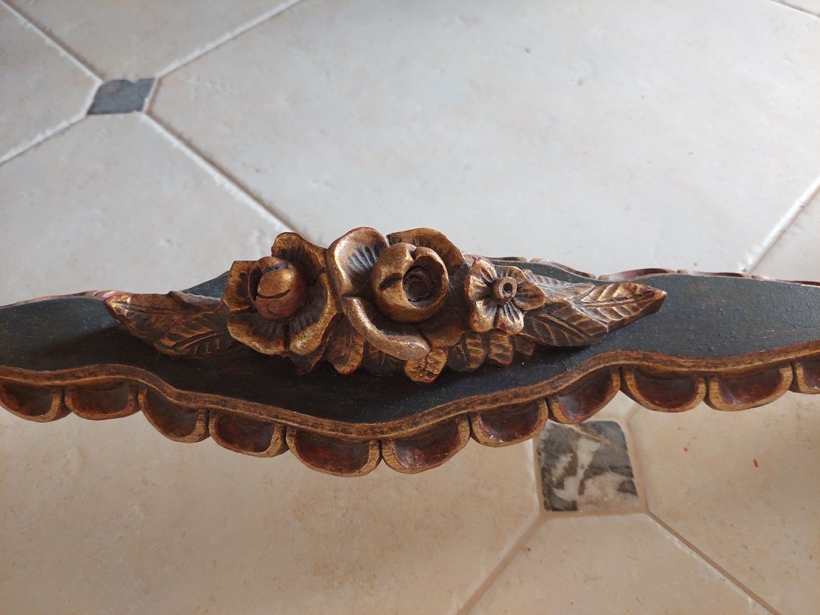 Mesa em talha dourada