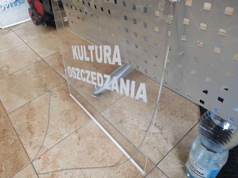 3 różne plexi do biura kredytowego, grawerowane laserowo, 5mm grubości