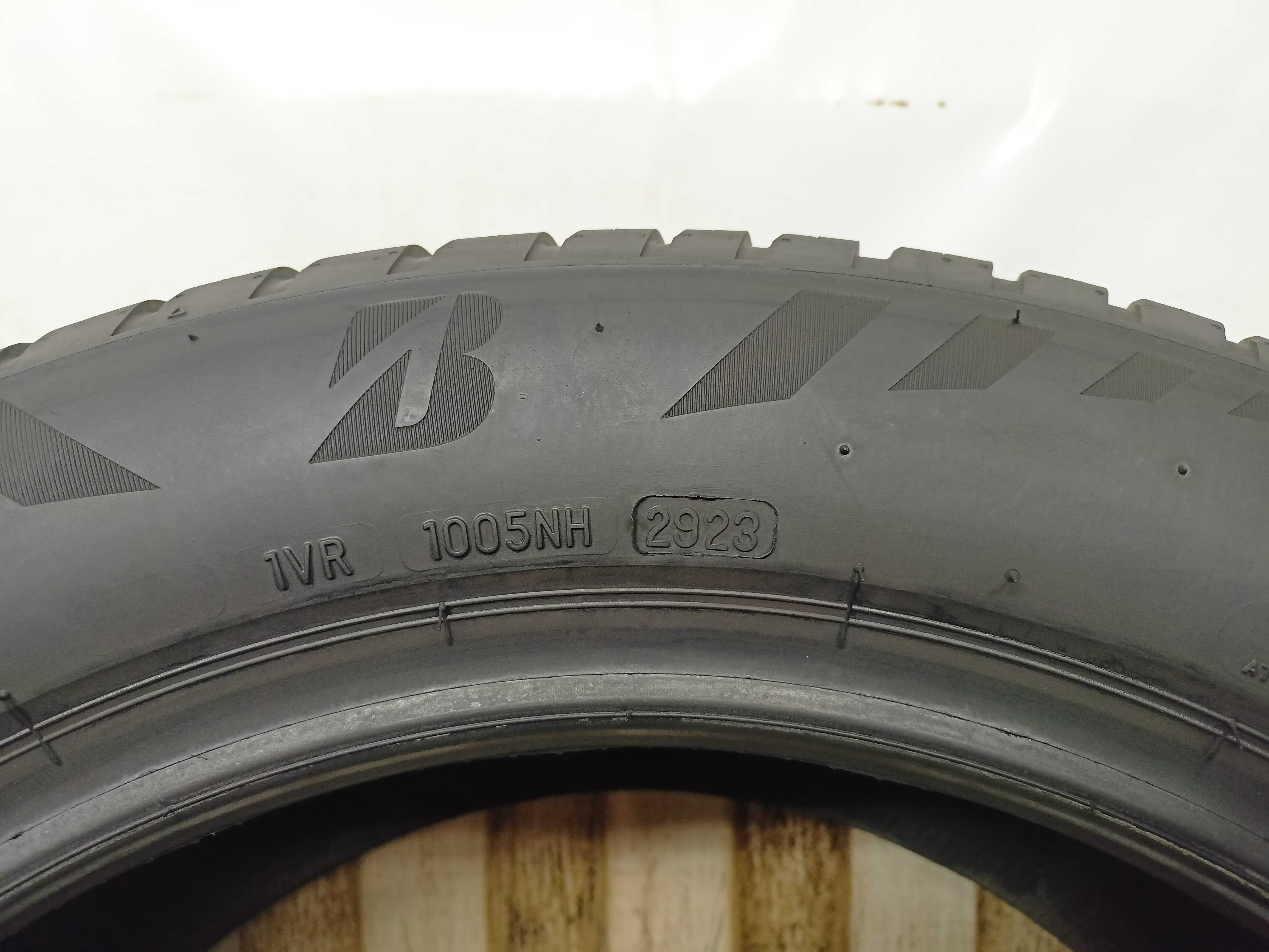Bridgestone WeatherControl A005 215/55/17 23r. 98H 2x7,1mm (2101)