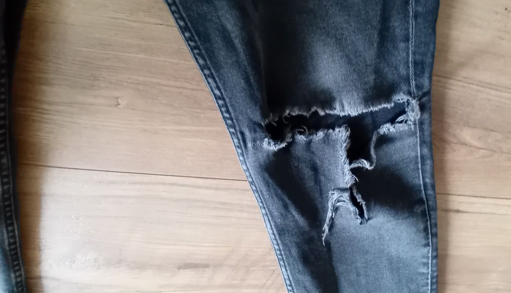 Spodnie z dziurami H&M